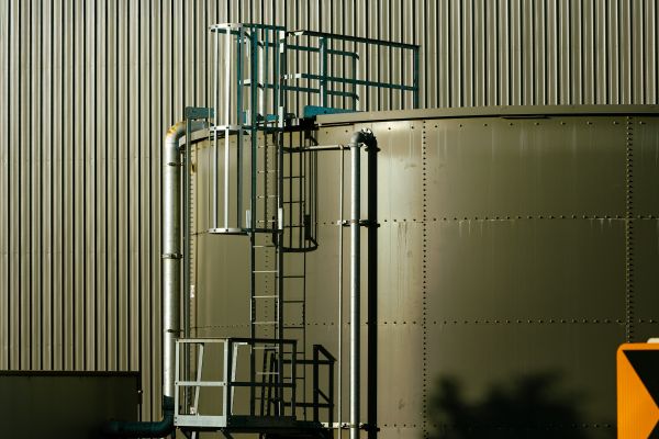Top solutions et bénéfices du bardage industriel pour vos projets
